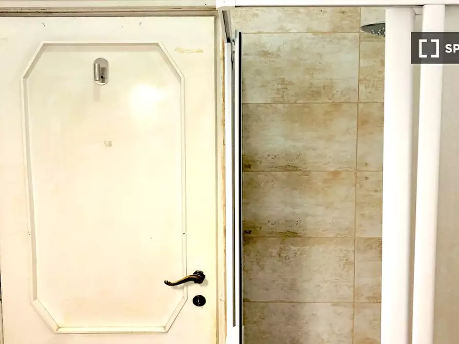 Immagine 18 di Camera condivisa in affitto  in Via Francesco Orestano a Roma