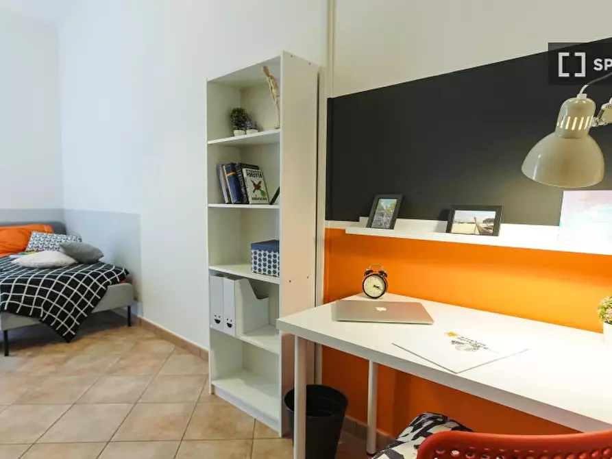 Immagine 4 di Camera condivisa in affitto  in Via Pignasecca n. a Napoli