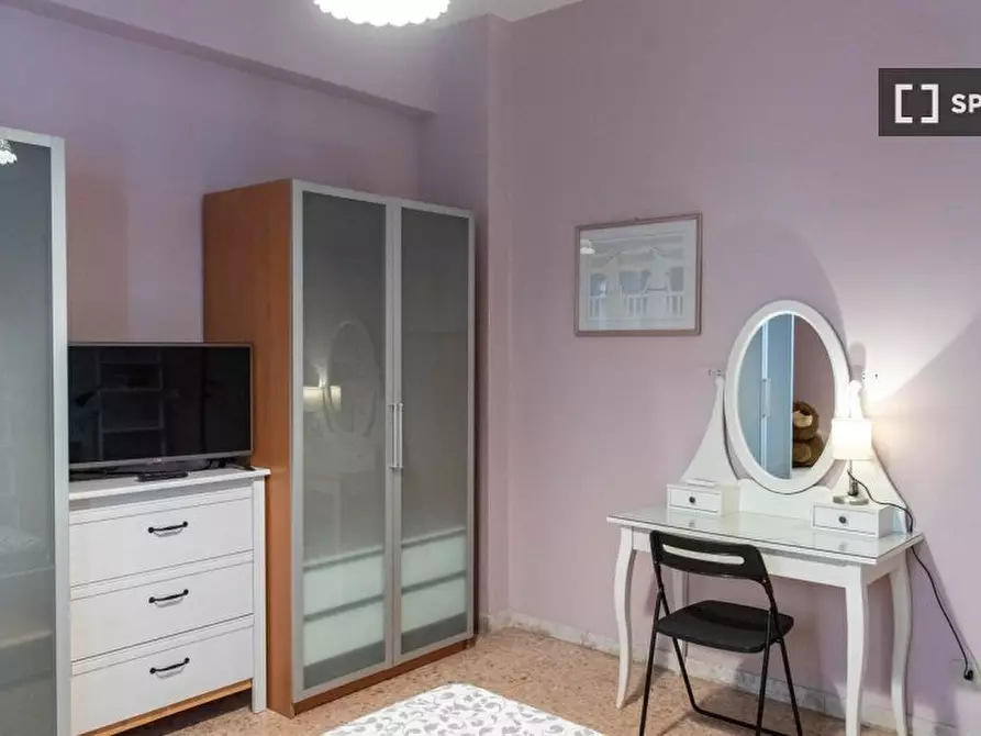 Immagine 1 di Camera condivisa in affitto  in Via Tuscolana a Roma