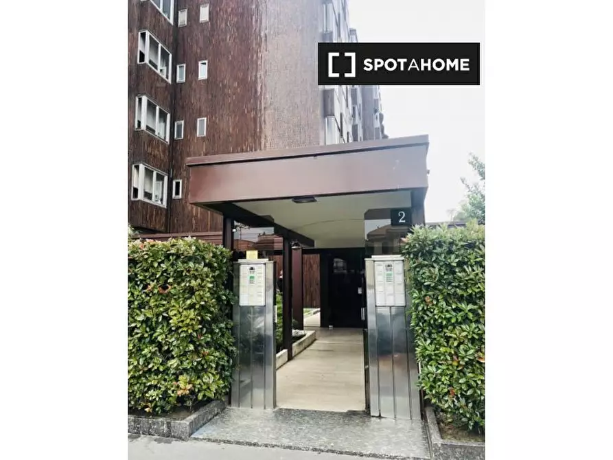 Immagine 10 di Camera condivisa in affitto  in Viale Evaristo Stefini a Milano