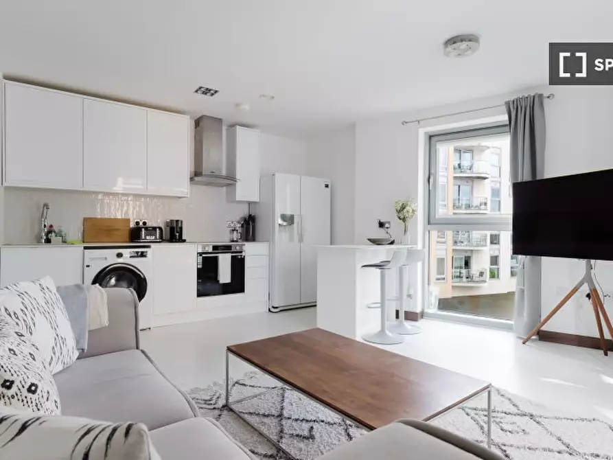 Immagine 2 di Appartamento in affitto  in Bridges Court Road a Wandsworth