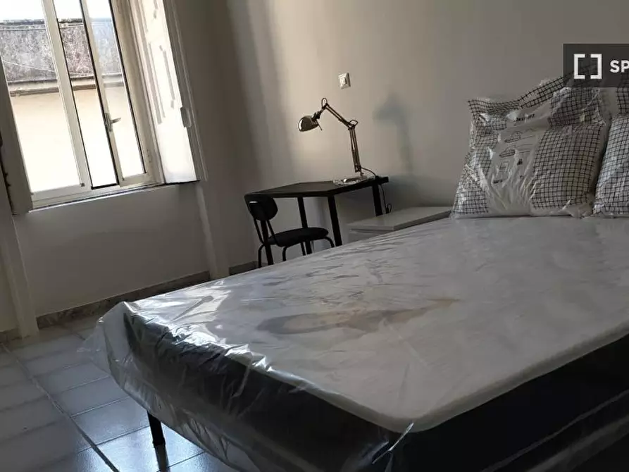 Immagine 12 di Camera condivisa in affitto  in Via Portacarrese a Montecalvario a Napoli