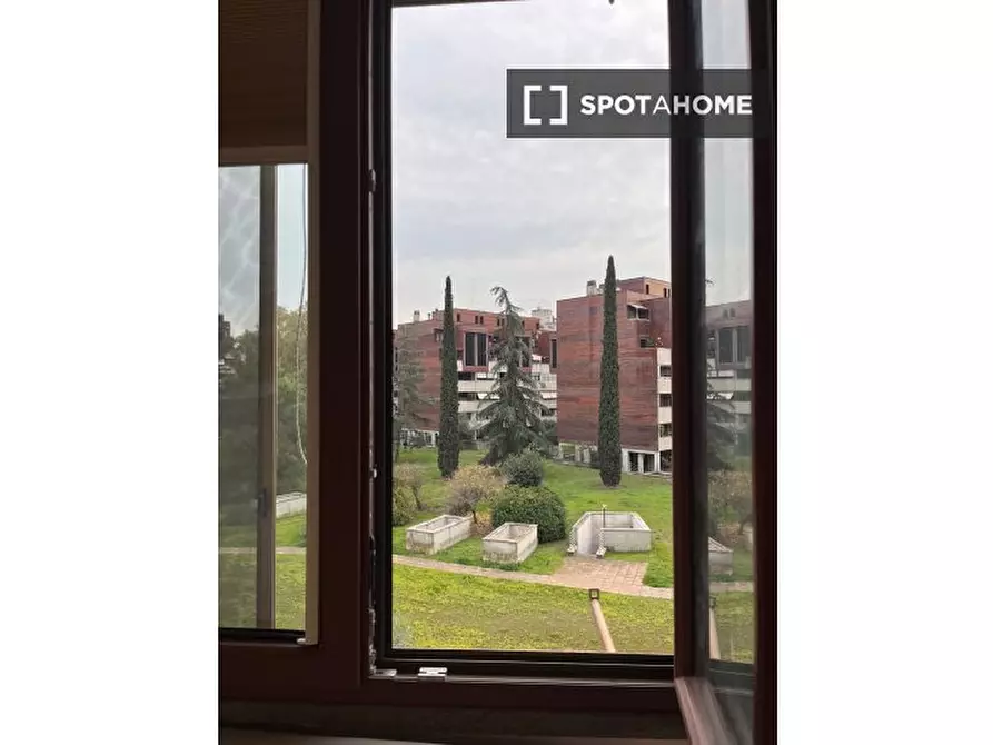 Immagine 7 di Camera condivisa in affitto  in Viale Londra a Roma