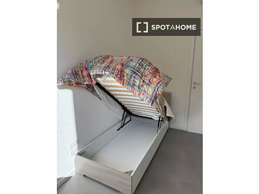 Immagine 2 di Camera condivisa in affitto  in Via Pietro Marocco a Milano