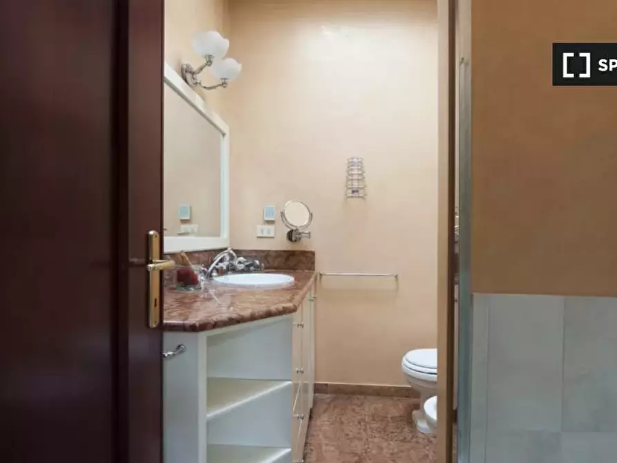 Immagine 10 di Appartamento in affitto  in Piazza S. Martino a Bologna