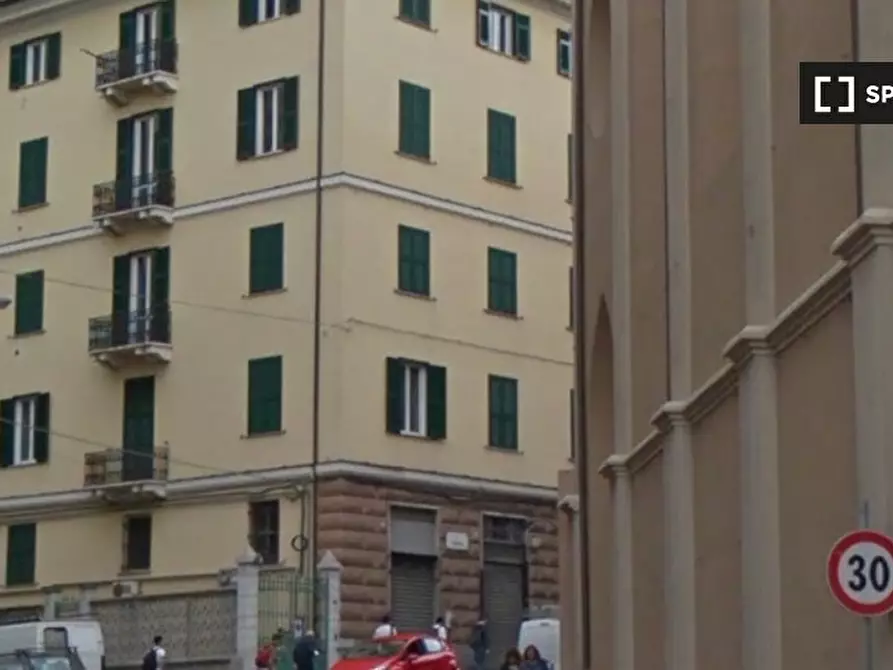 Immagine 17 di Camera condivisa in affitto  in Via Venezia a Genova