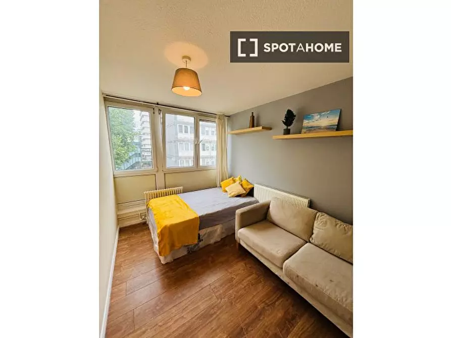 Immagine 1 di Camera condivisa in affitto  in Thomas Baines Rd a Wandsworth