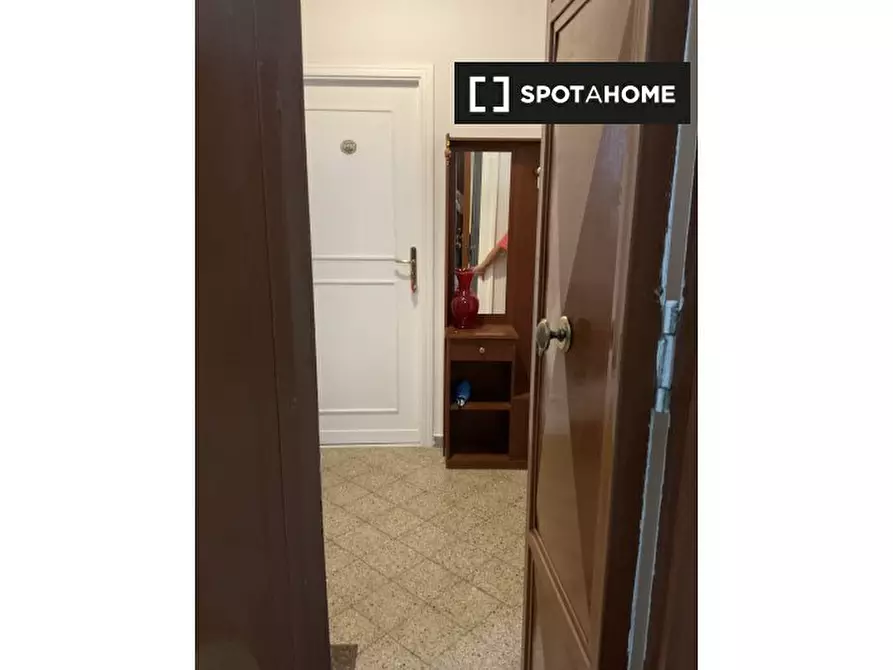 Immagine 14 di Camera condivisa in affitto  in Via Carminiello Al Mercato a Napoli