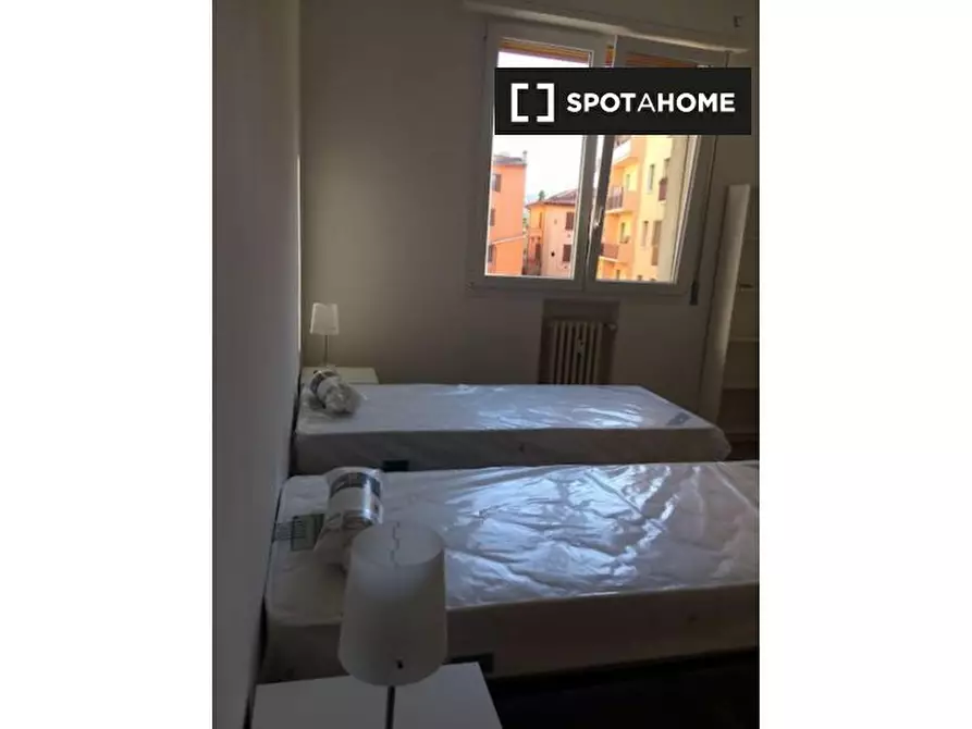 Immagine 5 di Camera condivisa in affitto  in Via Fossolo a Bologna