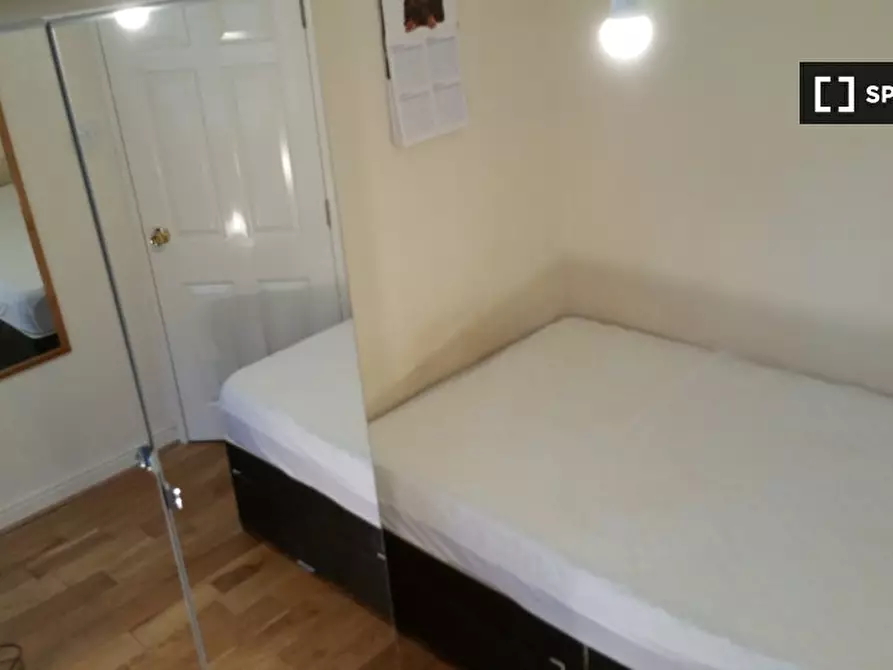 Immagine 17 di Camera condivisa in affitto  in Barnsdale Ave a Poplar