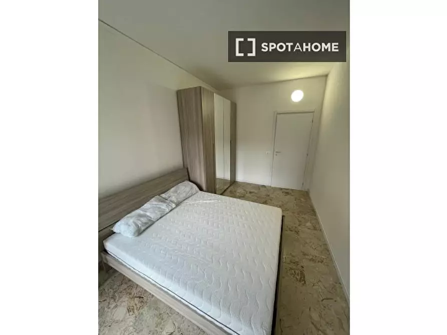 Immagine 17 di Camera condivisa in affitto  in Via Privata Renzo e Lucia a Milano