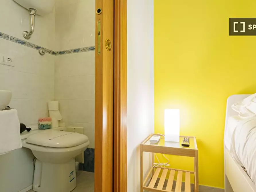 Immagine 11 di Appartamento in affitto  in Via Aniello Falcone a Napoli