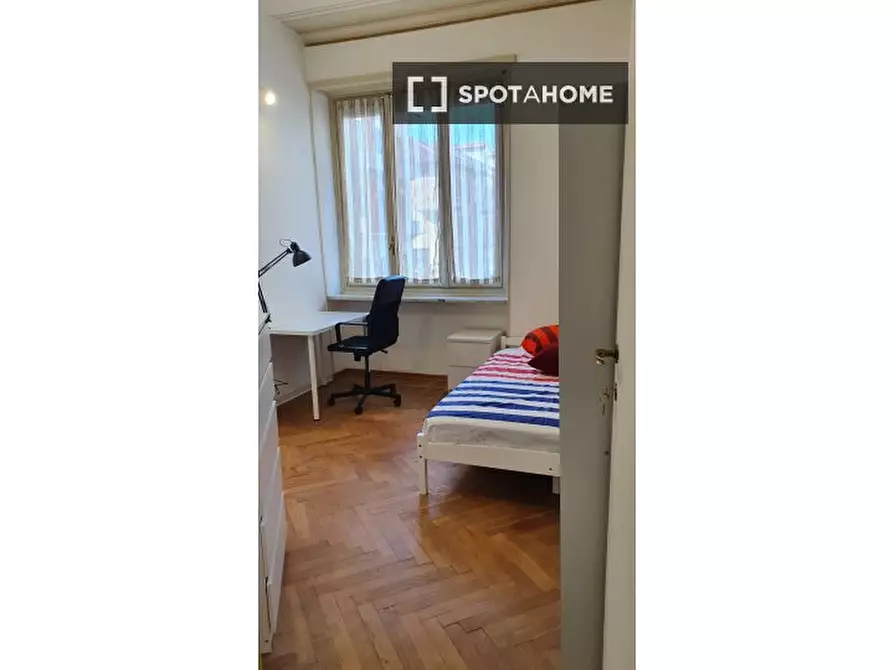 Immagine 7 di Camera condivisa in affitto  in Via Susa a Torino