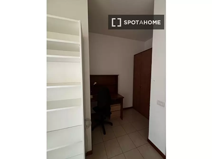 Immagine 2 di Camera condivisa in affitto  in Via Prenestina a Roma