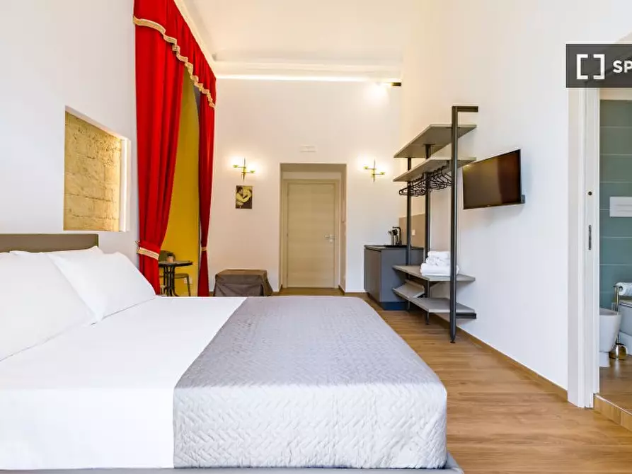 Immagine 3 di Appartamento in affitto  in Via Santa Teresa degli Scalzi a Napoli