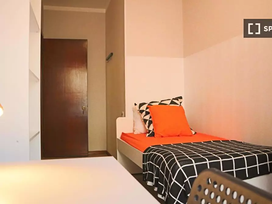 Immagine 3 di Camera condivisa in affitto  in Via tigellio a Cagliari