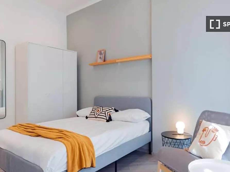 Immagine 3 di Camera condivisa in affitto  in Via Francesco Buonamici a Roma