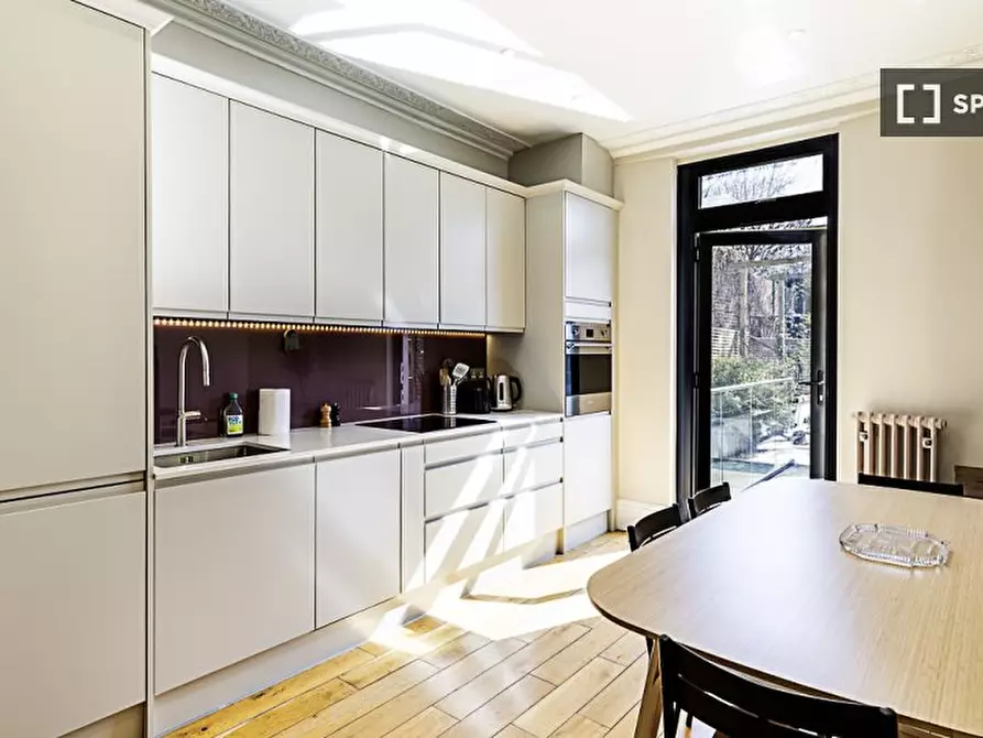 Immagine 2 di Appartamento in affitto  in A Great Percy Street a Camden Town