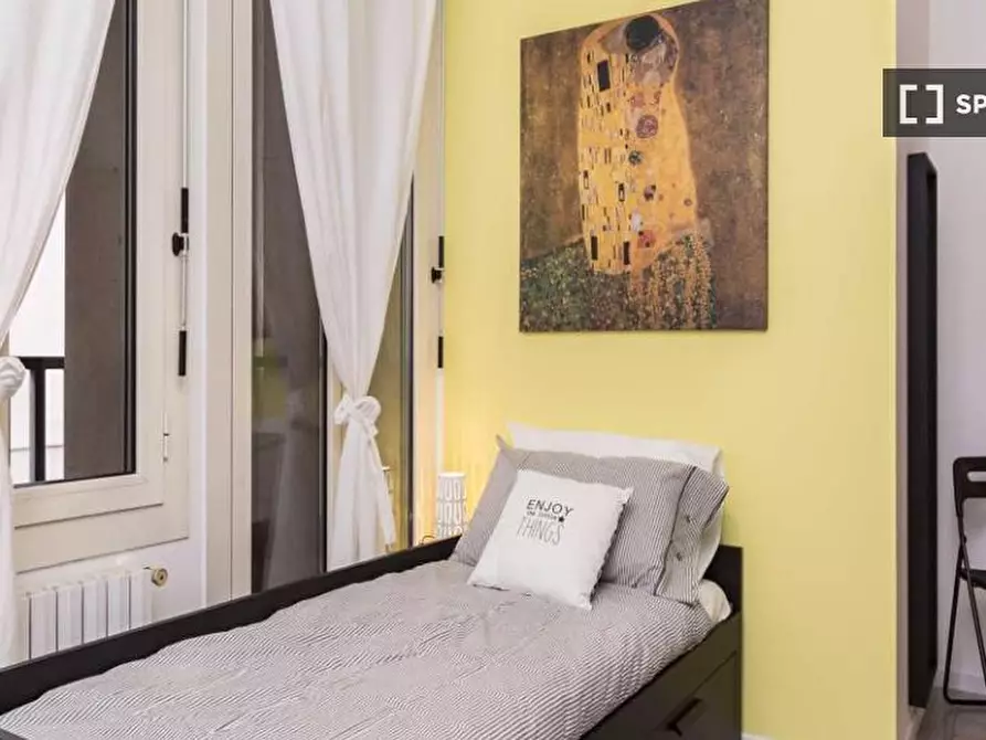 Immagine 2 di Camera condivisa in affitto  in Viale Monte Santo a Milano