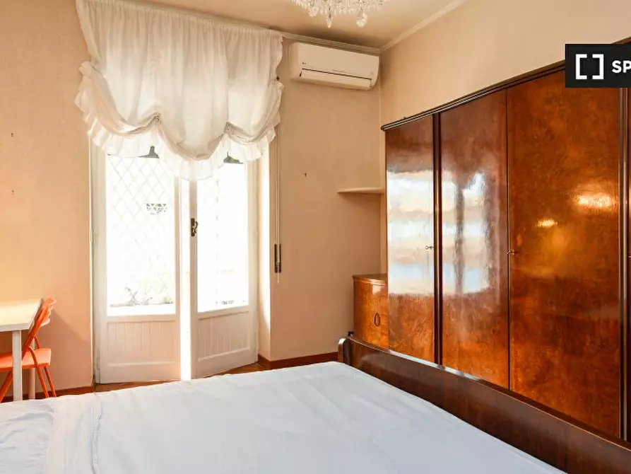 Immagine 2 di Camera condivisa in affitto  in Lungotevere Dante, 00146 Roma RM, Italy a Roma