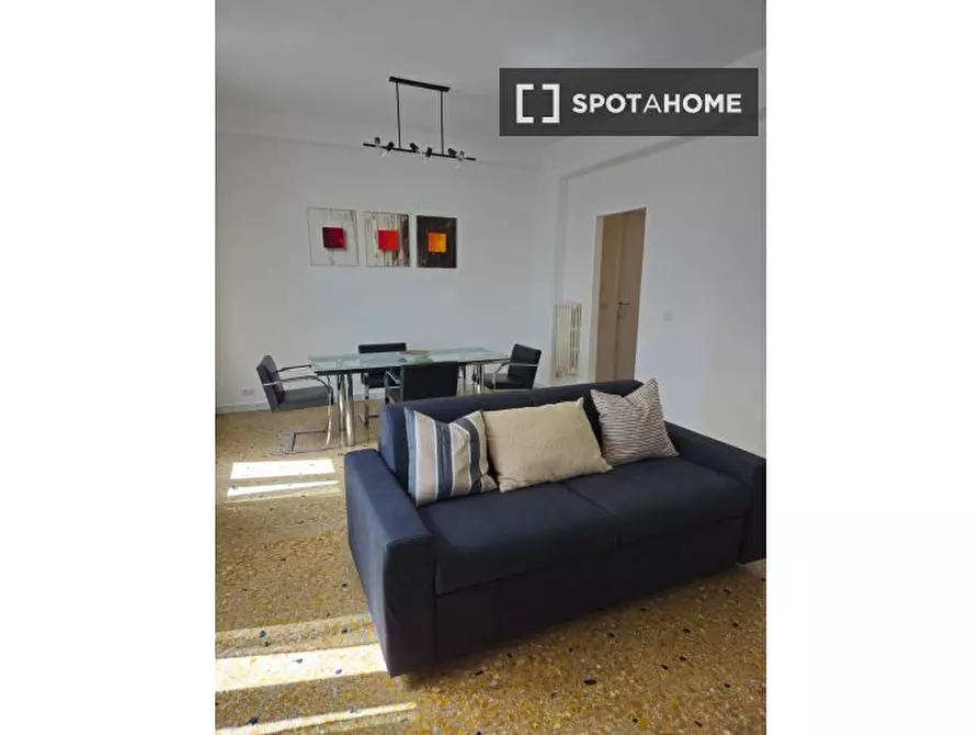 Immagine 3 di Appartamento in affitto  in Via Gian Luca Squarcialupo a Roma