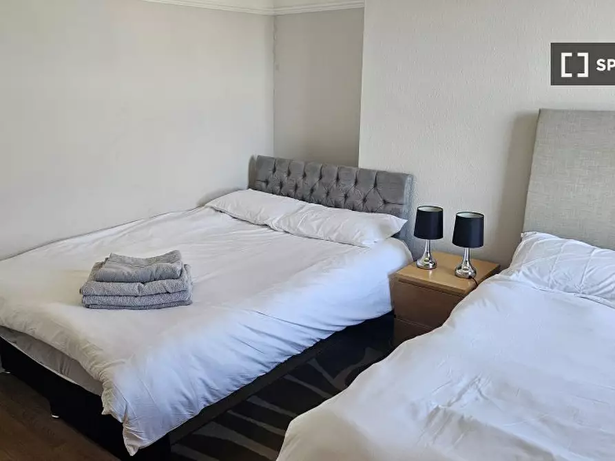 Immagine 17 di Appartamento in affitto  in B (2nd floor flat) Lower Addiscombe Rd a Croydon