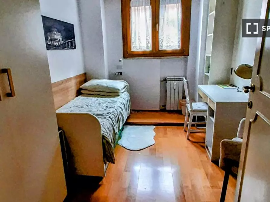 Immagine 3 di Camera condivisa in affitto  in Via S. Lucio, 00165 Roma RM, Italy a Roma