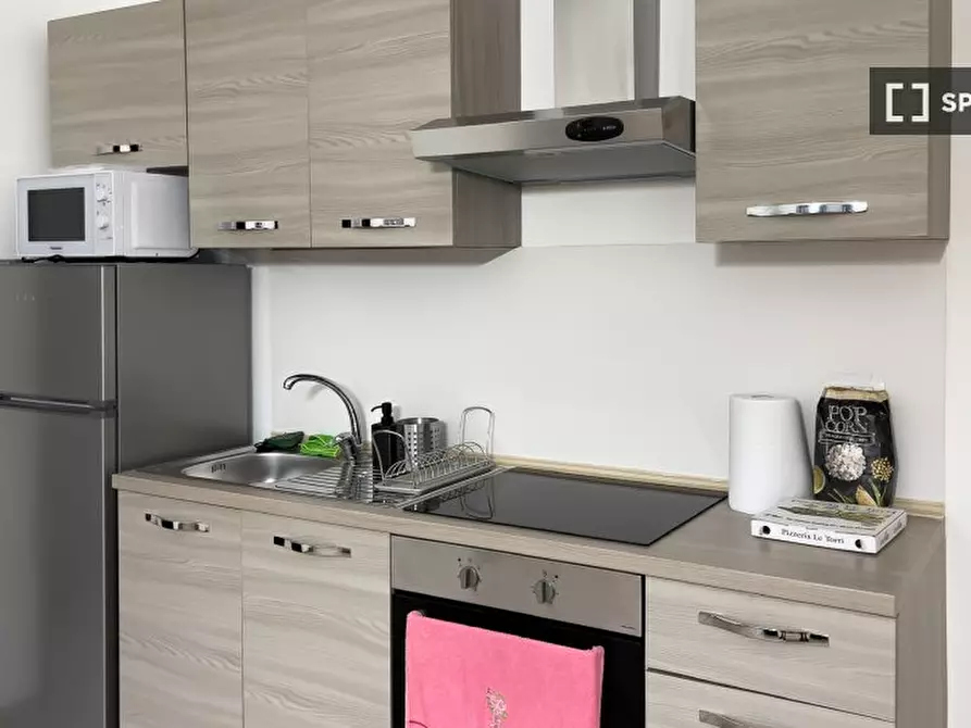 Immagine 12 di Camera condivisa in affitto  in Via Casilina a Roma