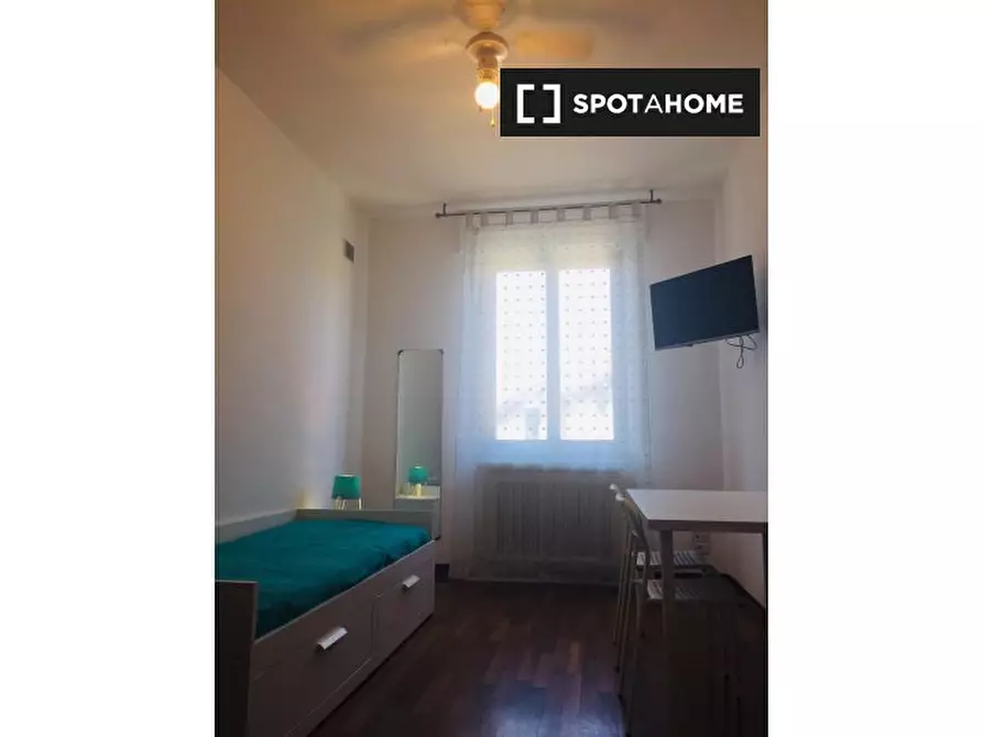 Immagine 4 di Camera condivisa in affitto  in Via Val Trompia a Milano