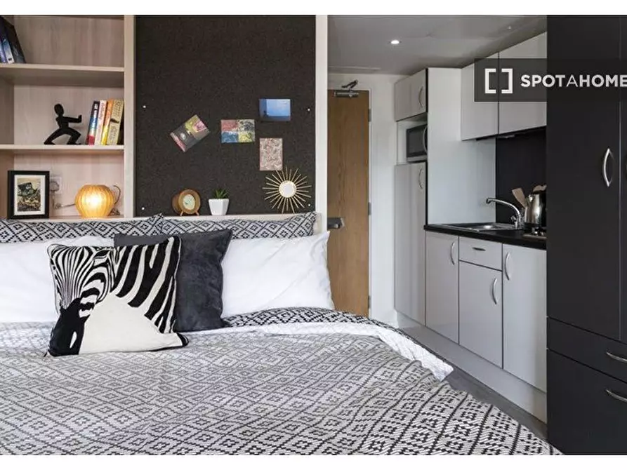 Immagine 7 di Residence in affitto  in Portal Way a Ealing