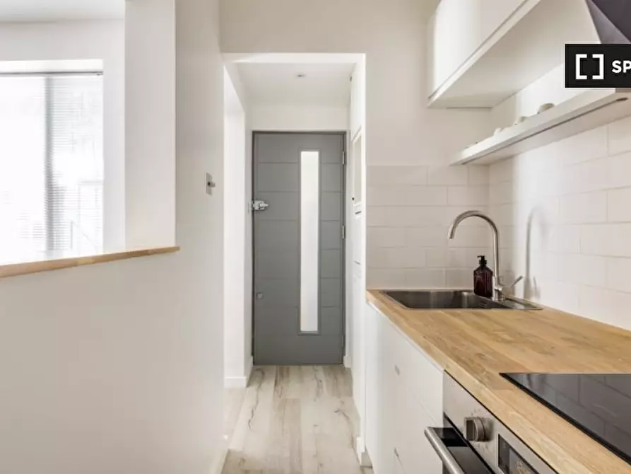 Immagine 8 di Ufficio in affitto  in flat a a Kensington