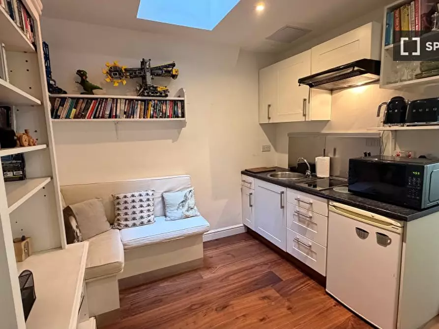 Immagine 3 di Appartamento in affitto  in Altenburg Gardens a Wandsworth