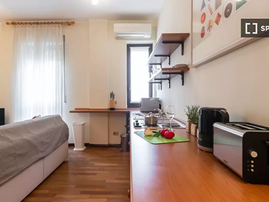 Immagine 4 di Ufficio in affitto  in Via Domodossola a Milano