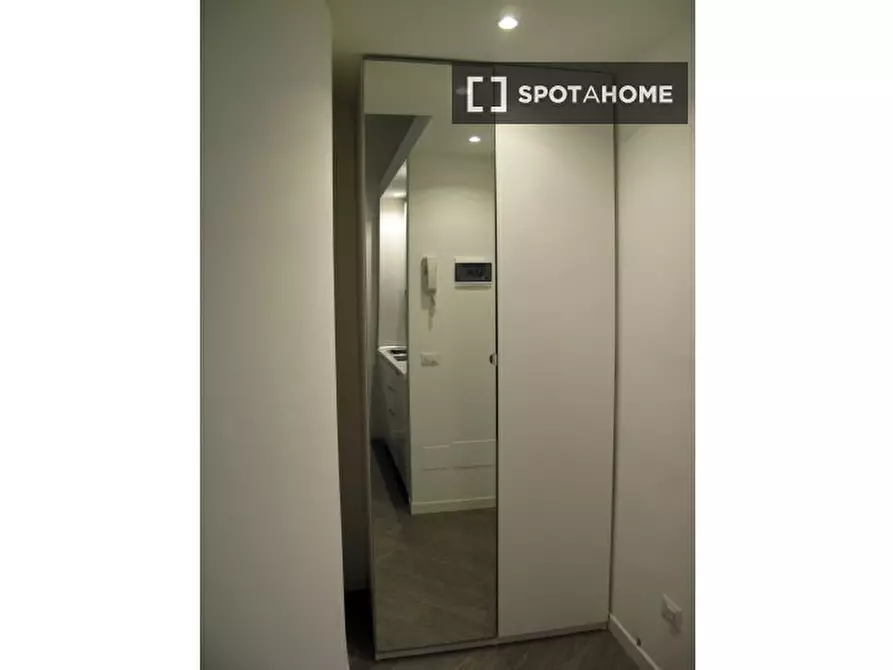 Immagine 11 di Ufficio in affitto  in Via Graziano a Milano