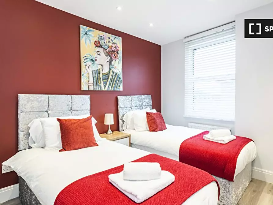 Immagine 12 di Appartamento in affitto  in Kilburn High Rd a Camden Town