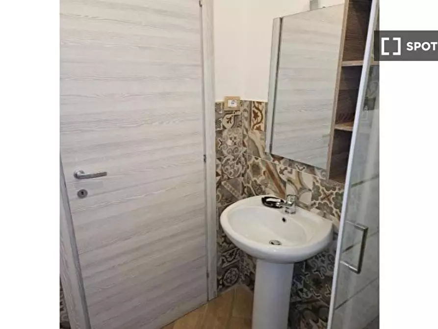 Immagine 15 di Camera condivisa in affitto  in Via Silvio Benco a Roma