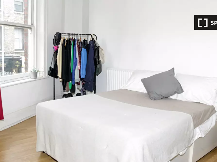 Immagine 1 di Camera condivisa in affitto  in 9 Kensington Mall a Kensington