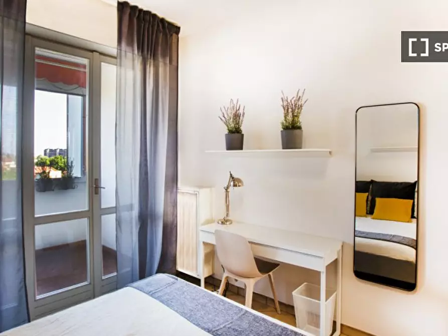 Immagine 2 di Camera condivisa in affitto  in Via Federico Engels a Milano