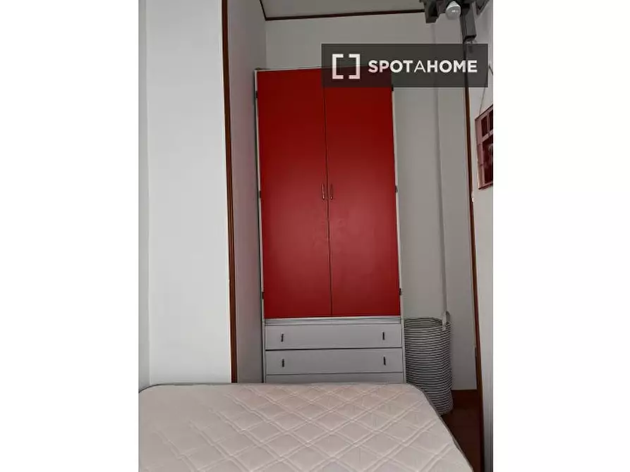 Immagine 6 di Camera condivisa in affitto  in Via Salvatore di Giacomo a Roma
