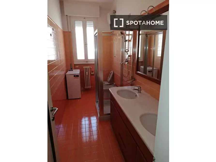 Immagine 3 di Camera condivisa in affitto  in Via Domenico Cimarosa a Firenze