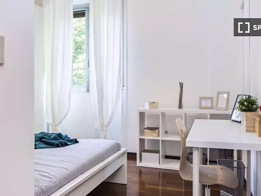 Immagine 2 di Camera condivisa in affitto  in Via Giuseppe Frua a Milano