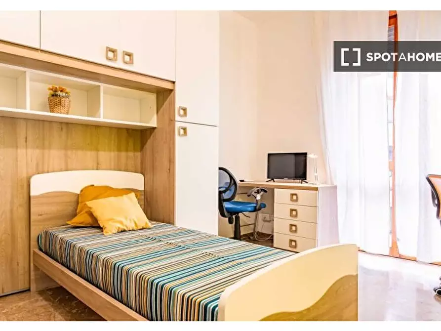 Immagine 4 di Camera condivisa in affitto  in Viale Enrico Martini a Milano