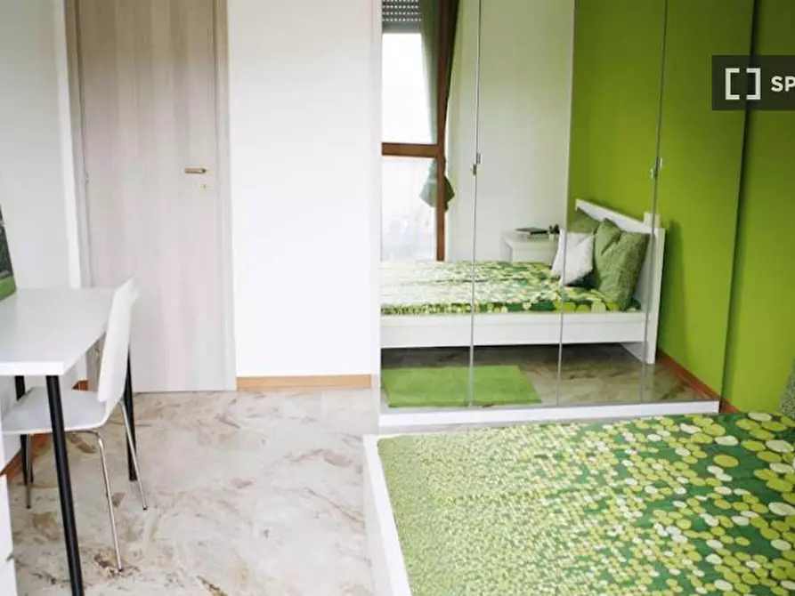 Immagine 1 di Camera condivisa in affitto  in Viale Abruzzi a Milano