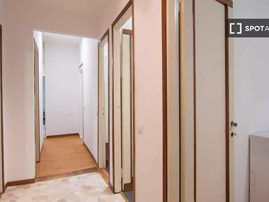 Immagine 18 di Camera condivisa in affitto  in Via Farneti a Milano