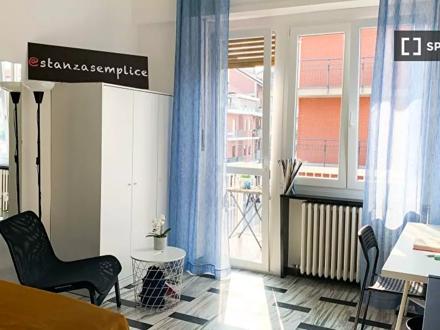 Immagine 3 di Camera condivisa in affitto  in Via La Thuile n. a Torino