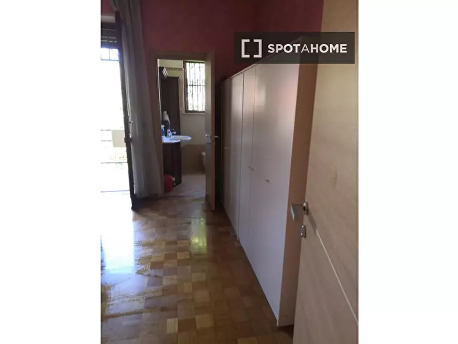 Immagine 18 di Camera condivisa in affitto  in Via Invorio a Torino