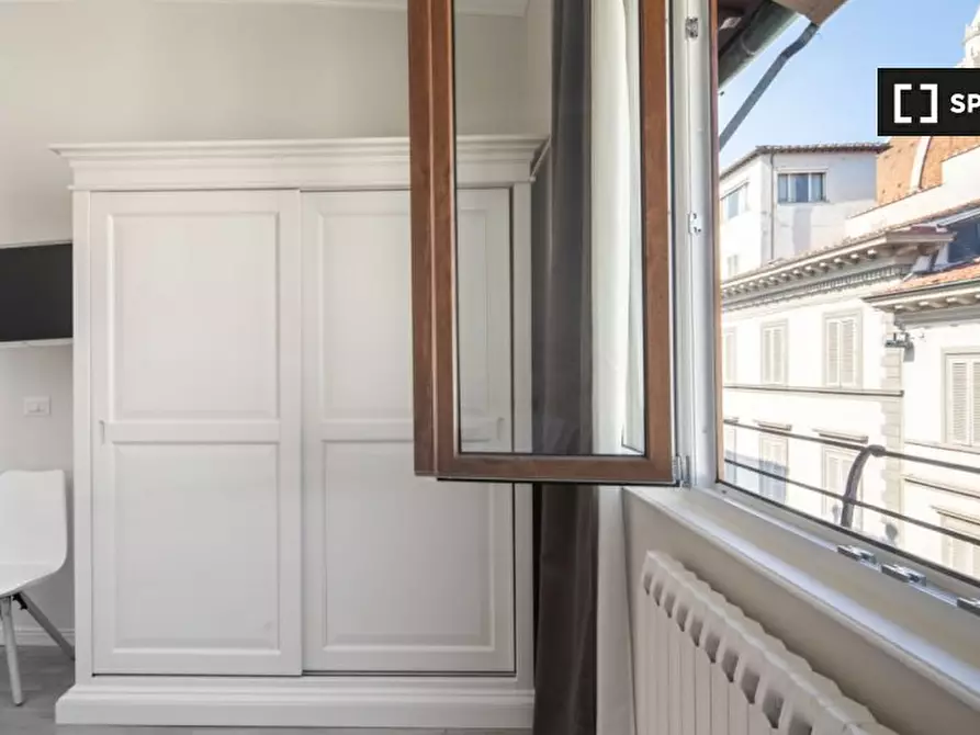 Immagine 6 di Appartamento in affitto  in Via dei Calzaiuoli a Firenze