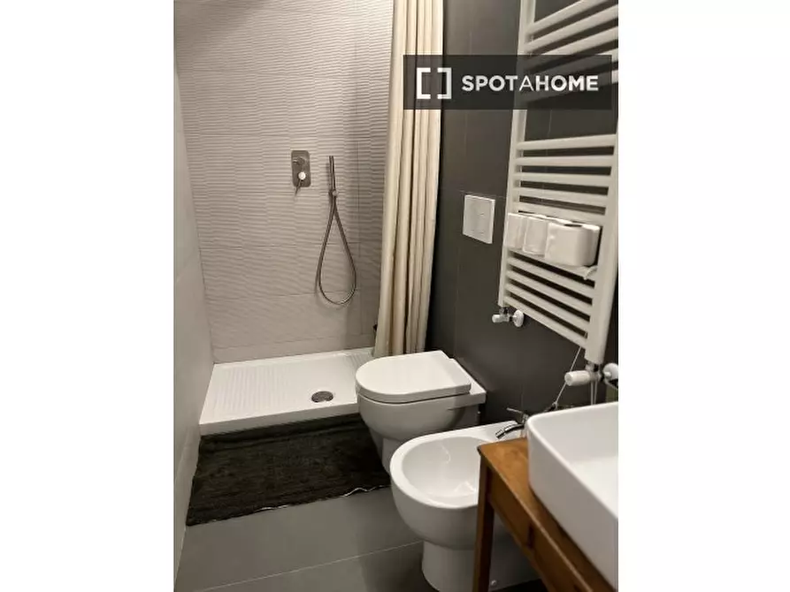 Immagine 6 di Camera condivisa in affitto  in Via Federico Ozanam a Roma