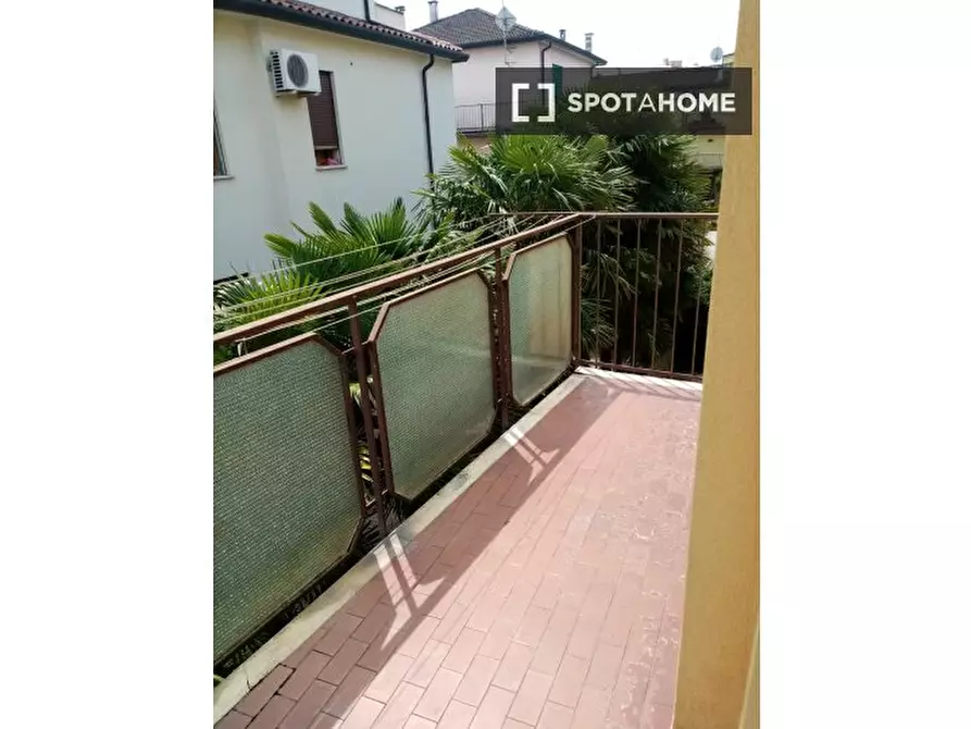 Immagine 8 di Camera condivisa in affitto  in Via Zara a Padova