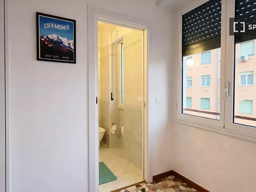 Immagine 13 di Camera condivisa in affitto  in Via Valtellina a Milano